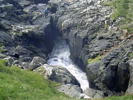 Færøerne 235 Sandur Spruthullet