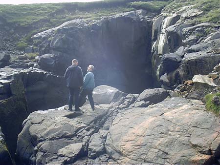 Færøerne 239 Sandoy Bøllufjall (Spruthullet)